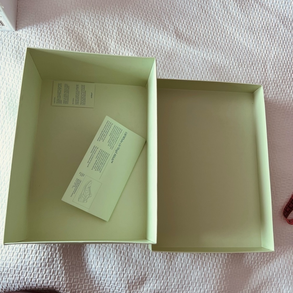 Off White Shoe Box - Picture 11 of 14